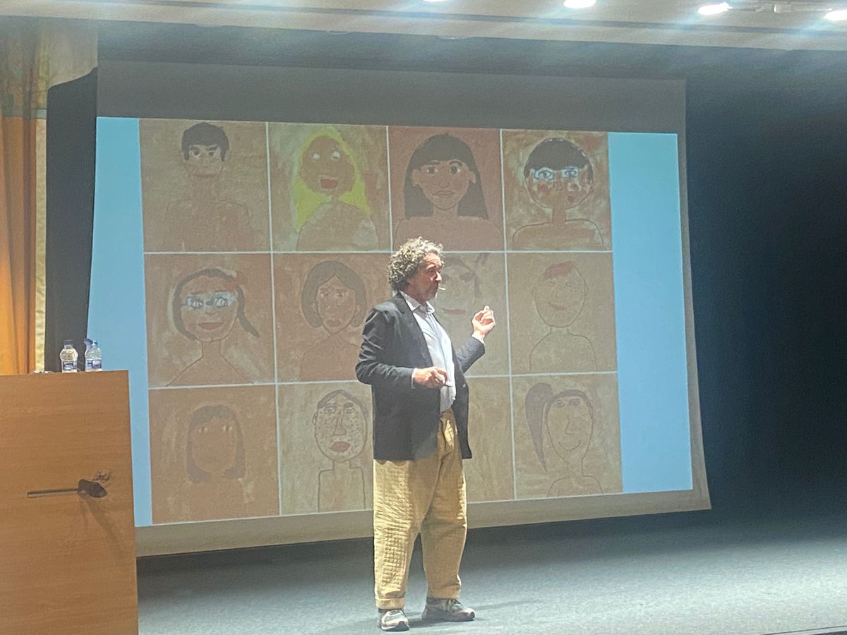 inclusivarm's tweet photo. @yoramonbarrera clausura las Jornadas Educación Responsable en una Sociedad Inclusiva con su ponencia sobre "La escuela creativa: arte, talento y emoción" @Educarm @CPRRegionMurcia @fundacionbotin https://t.co/9EAPs3Z89h