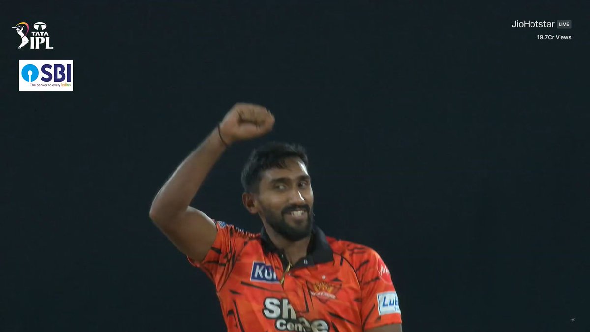 CricCrazyJohns's tweet image. 4-0-32-4 WHEN BOTH TEAMS SCORING 10+ RPO 👌

- Eshan is a wicket taking machine.