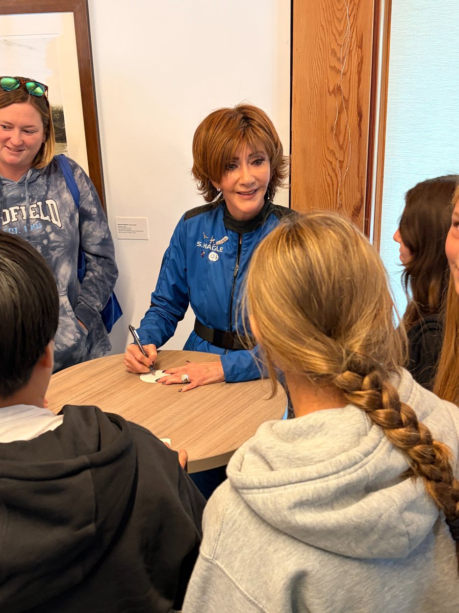 SM_NC's tweet photo. “There’s space for everyone.” This morning, that message from @BlueOrigin astronaut &amp; @spacekidsglobal founder, @SharonHagle set the tone for nearly 200 students at our Planetarium. Afterward, she met for Q&amp;A joined by her Pomeranian, Saba, in his very own spacesuit. 🐾🚀#smnc https://t.co/CCdDqACGXn