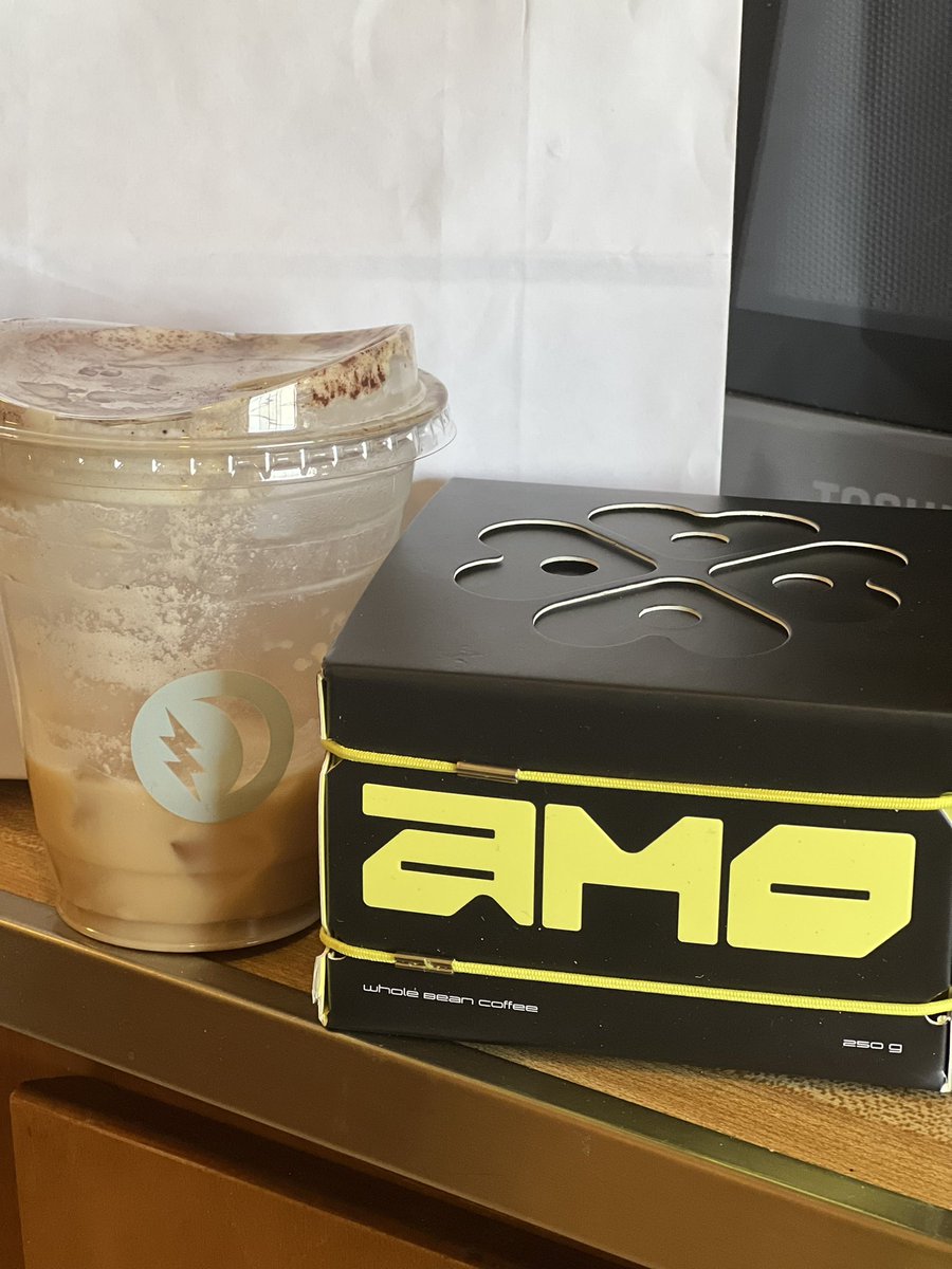 Forgot I got a full shot of the setup. I got chocolate strawberry. They had many other flavors and I was told the cans should likely arrive once it does a full release but they weren’t completely sure.