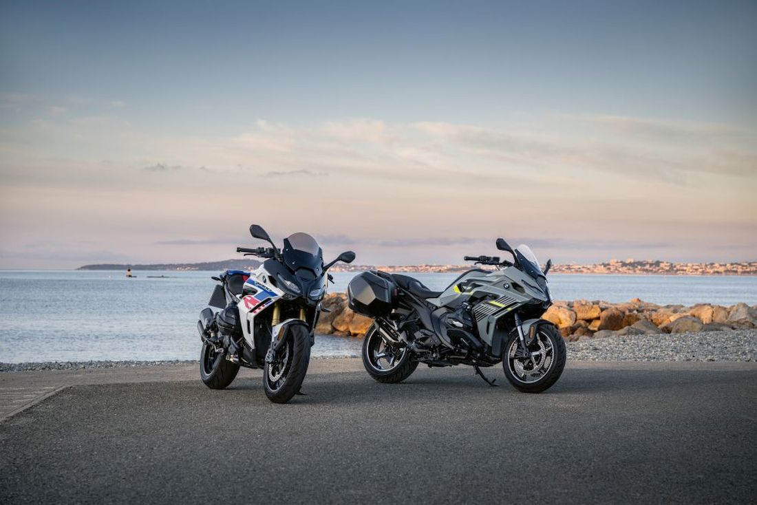 motorpy's tweet photo. BMW Motorrad celebra 50 años de producción y competencia de motocicletas BMW RS https://t.co/4O9nGmfzRg https://t.co/GVDWHyg6gm