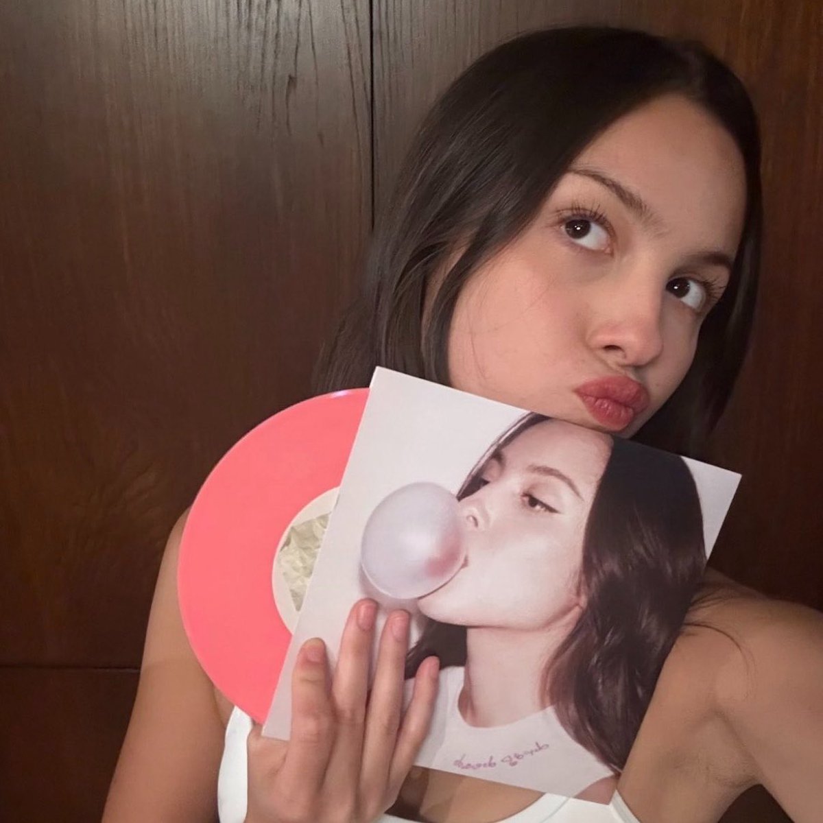 lou-ann 𑣿 is seeing ariana tweet media