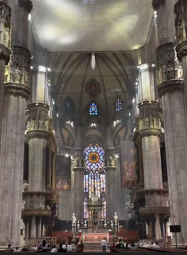 SanjeevKumarRo6's tweet photo. The grandeur and exquisite detail of Milan Cathedral are beyond words; you absolutely must climb to the top! Otherwise, your trip would be a waste 🕍 https://t.co/PDKDc9xMTS