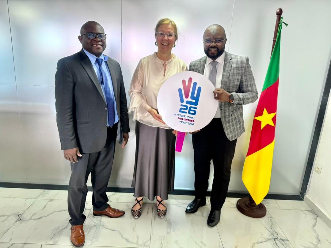 OIMCameroun's tweet image. @UNVolunteers Deputy Executive Coordinator @ChamberlainSDGs met @OIMCameroon Chief of Mission @diop_abdel to discuss #UNVolunteers’ role in migration support and community resilience.

With over 1 million internally displaced people, volunteer engagement is key.

#UNV #Migration