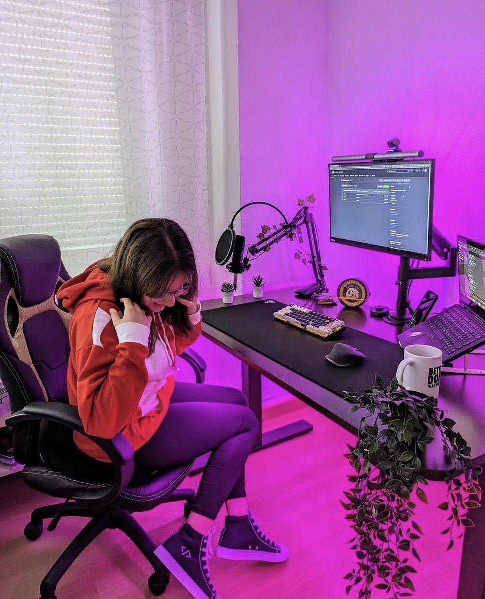 Emma_xyber's tweet photo. My journey began at the age of 12, thanks to my sister who was already a software developer. I was first introduced to Scratch and AppInventor. My first project was creating websites using HTML/CSS/JavaScript, and I still remember the excitement of building something on my own. https://t.co/YgEBDs4irA