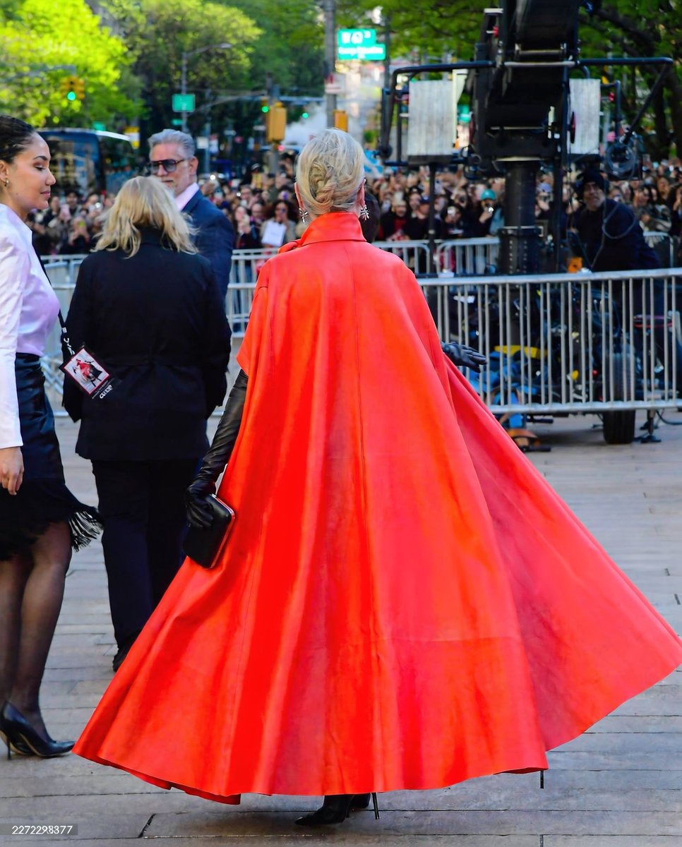 gala 👠 tweet media