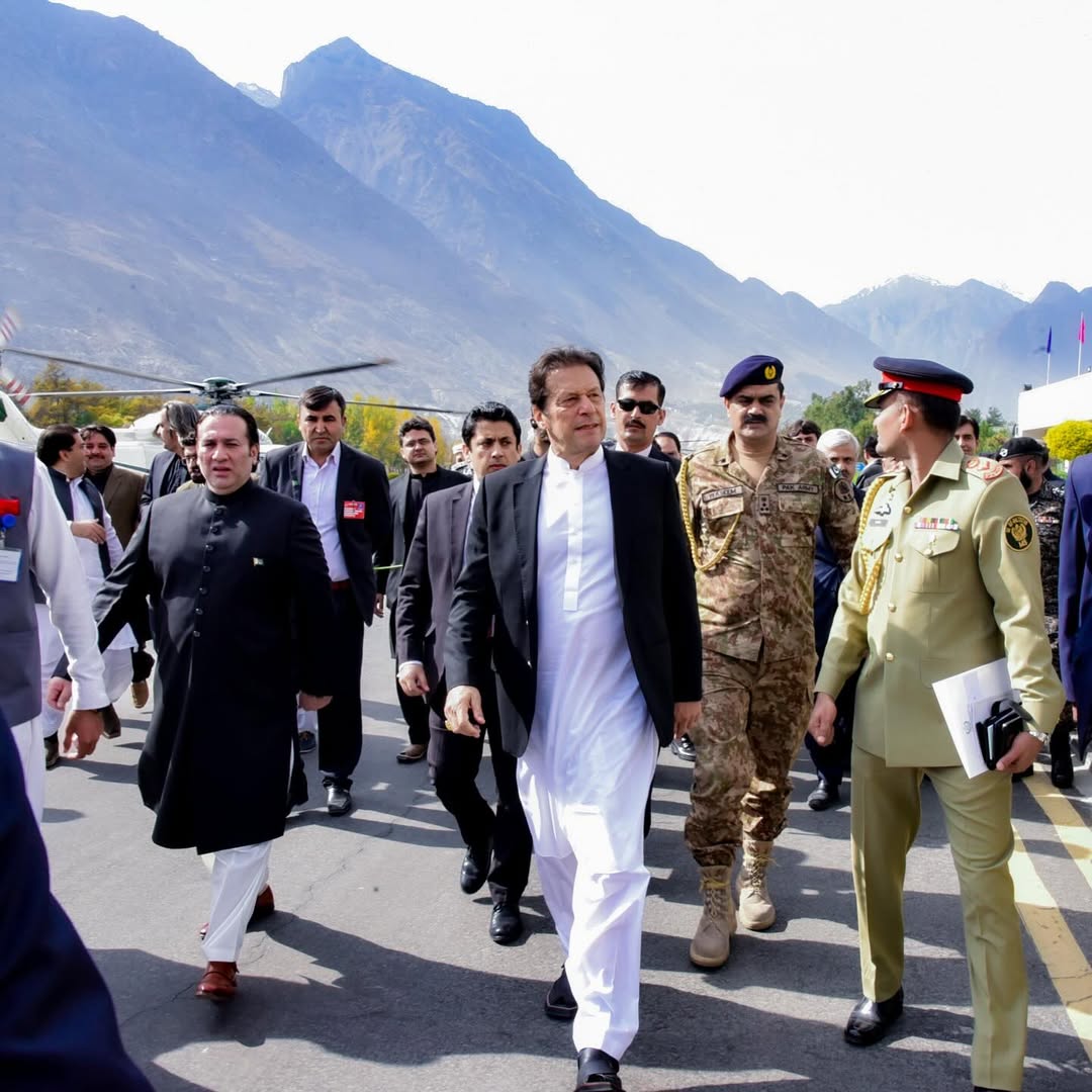 PTI_Scientist's tweet photo. عوام کے ووٹ سے آیا، عوام کیلئے لڑا اور عوام کیلئے ڈٹ گیا: https://t.co/O4YsnXzN8F