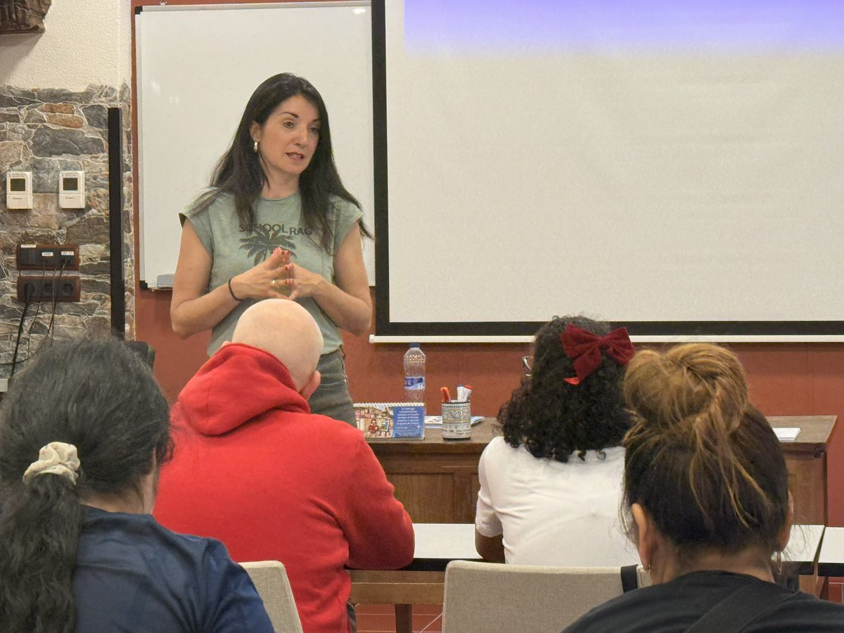 Humanizar_es's tweet image. Hoy hemos tenido la jornada de puertas abiertas para conocer la #FP San Camilo.

Si no has podido venir aquí tienes información sobre nuestros módulos: 
👩‍⚕️Auxiliar de enfermería 
👨🏻‍⚕️Atención a la Dependencia 

🔗humanizar.es/formacion/form…

#FormaciónProfesional #TresCantos