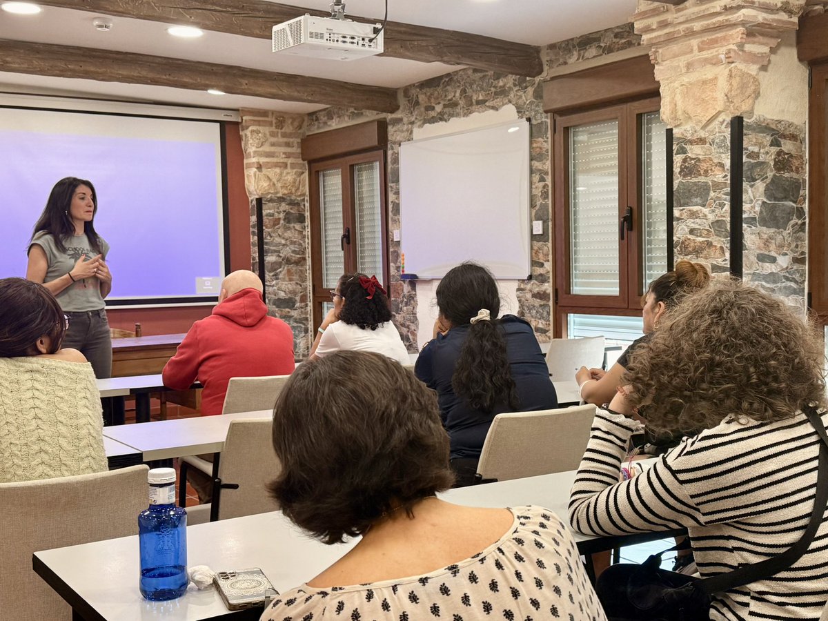 Humanizar_es's tweet image. Hoy hemos tenido la jornada de puertas abiertas para conocer la #FP San Camilo.

Si no has podido venir aquí tienes información sobre nuestros módulos: 
👩‍⚕️Auxiliar de enfermería 
👨🏻‍⚕️Atención a la Dependencia 

🔗humanizar.es/formacion/form…

#FormaciónProfesional #TresCantos