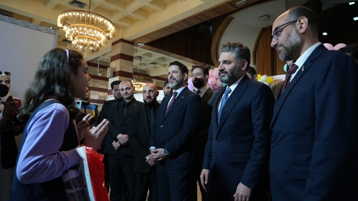 افتتح وزير الثقافة محمد ياسين الصالح معرض كتاب الطفل بعنوان "جيل يقرأ.. وطن ينهض" وذلك في المكتبة الوطنية السورية بدمشق، ضمن جهود الوزارة لتعزيز ثقافة القراءة لدى الأجيال الناشئة وترسيخ دور الكتاب في بناء الوعي.

ويستمر المعرض حتى 26 نيسان الجاري، بمشاركة أكثر من 30 دار نشر