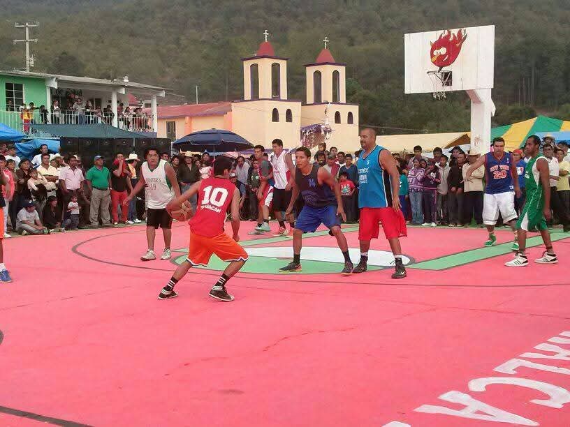🇲🇽🏀 Literal...Lleno hasta las lámparas, torneo relámpago en Chalcatongo ,Oaxaca.
#MéxicoJuegaBasquet