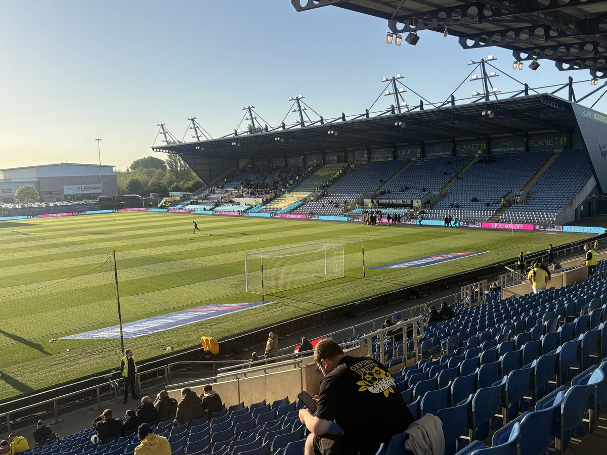 john_nufc42's tweet photo. Locked in & what a beautiful evening in the Kassam Stadium😎⚽️
#oufc #yellows #oxfordunitedfc #kassamstadium #oufcfans
@OUFCOfficial @OxfordUtdForum @OUFCcommunity https://t.co/9rdegkWHWE