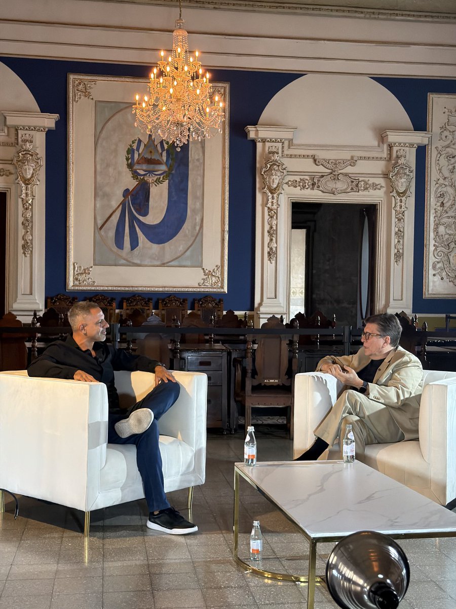 sovmindset's tweet image. I had the pleasure of speaking to @JohnNosta today at the @sovaisv summit in El Salvador. 

He’s exploring really important philosophical questions around AI. 

Highly recommend his book “The Borrowed Mind” and check out our conversation when it comes out too!