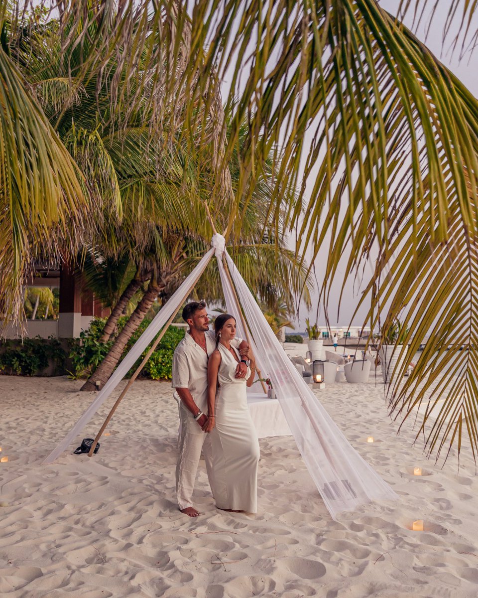 visitmaldives's tweet image. A love story unfolding in the Maldives ✨ Where two hearts meet the horizon, and every moment feels suspended in time 🌴💙

📷📍: @amillamaldives

#VisitMaldives #Maldives #Honeymoon #IslandRomance