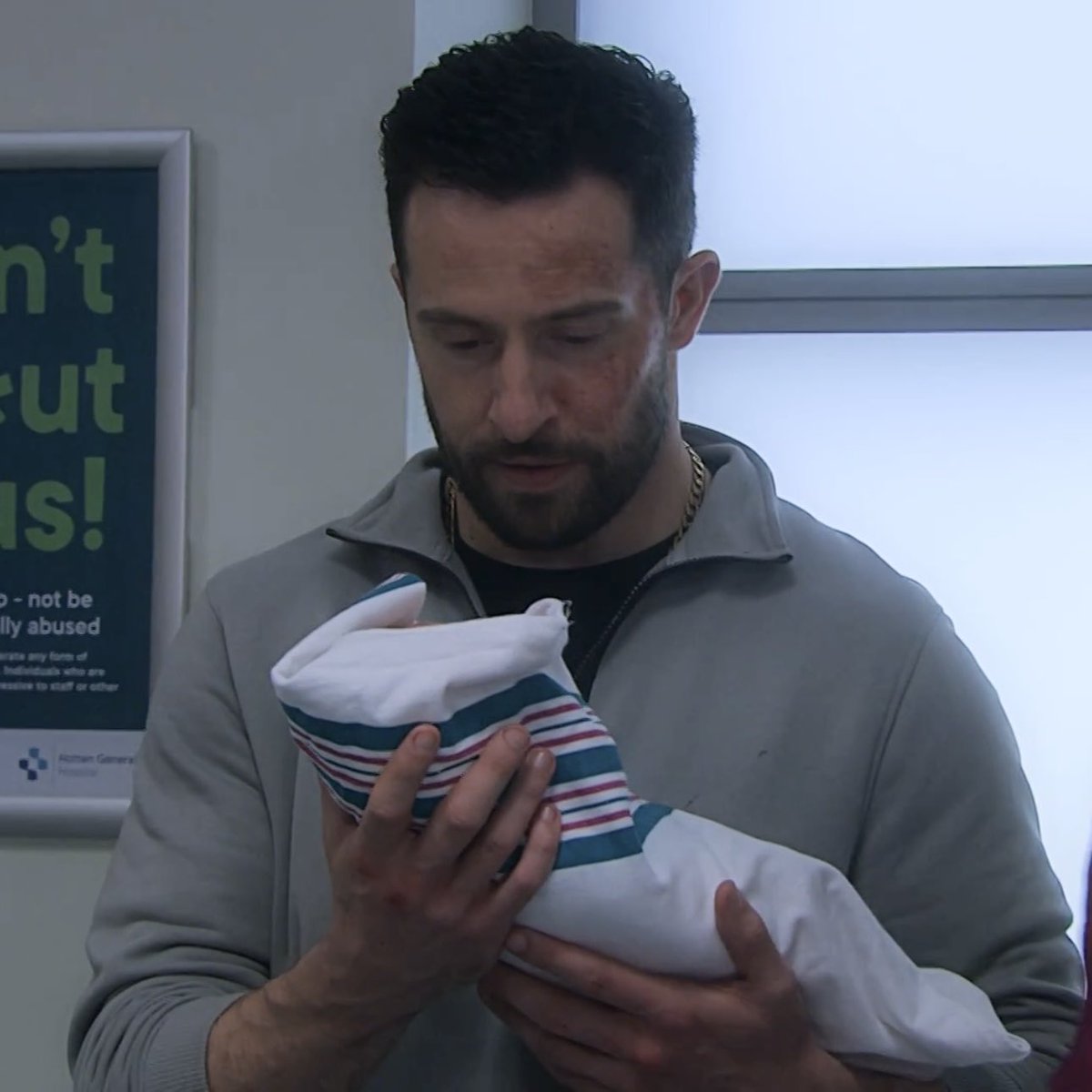 ross barton holding his baby girl for the first time 🥹🥹❤️❤️

#emmerdale