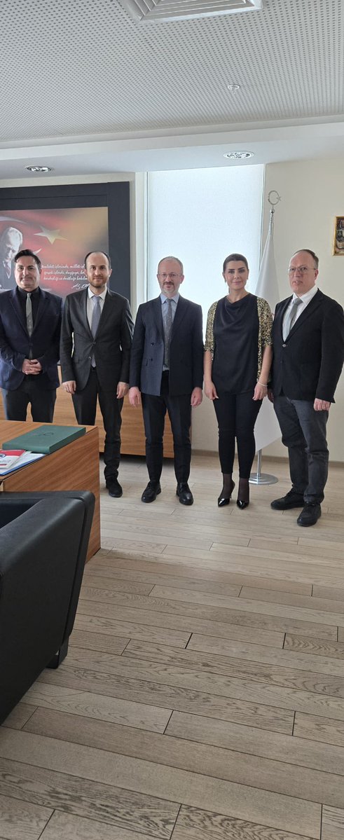 DİŞHEKSEN Yönetim Kurulu olarak, Sağlık Hizmetleri Genel Müdür Yardımcısı Sayın Dt. Mustafa Yenilmez’i makamında ziyaret ettik. Ağız ve Diş Sağlığı Daire Başkanı Sayın Dt. Muhammed Emin Başer’in de katılımıyla gerçekleşen toplantıda; kamunun her basamağında görev yapan diş