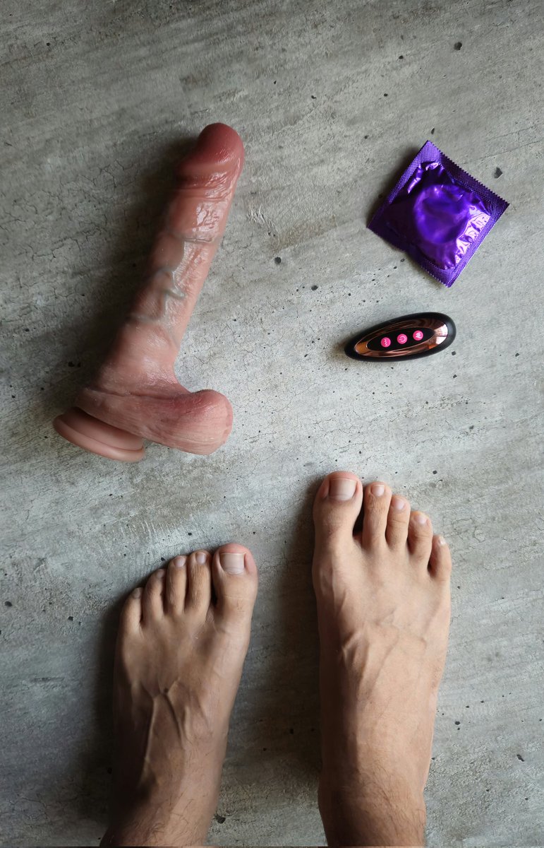 Relax time 😈
#gayerotic #malefeet
#barefeet #sextoys