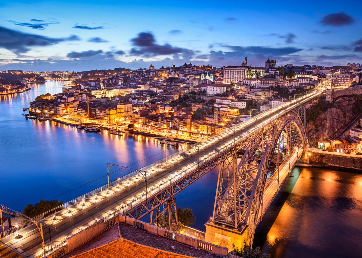 Aconselho a todos que queiram falar do norte a ler Miguel Esteves Cardoso:

"O Norte é mais Português que Portugal. (...)
Mas há uma verdade maior. É que só o Norte existe. O Sul não existe. As partes mais bonitas de Portugal, o Alentejo, os Açores, a Madeira, Lisboa, et cetera,