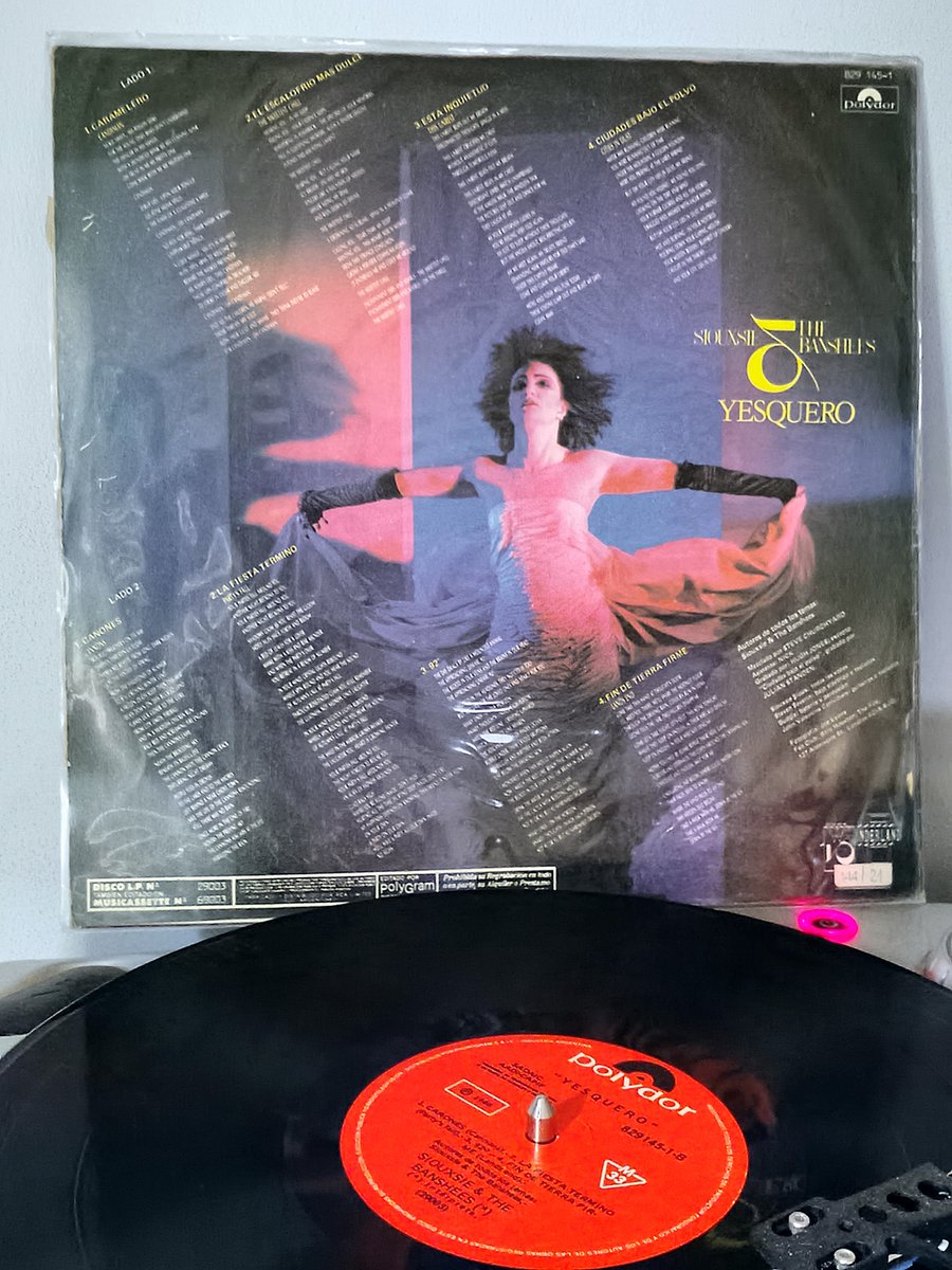 DoctorCosas's tweet image. #OTD en 1986 se publicó el 7mo álbum de estudio de @siouxsieandtheb "Tinderbox". En Argentina lo conocimos con esta portada totalmente alternativa, porque a la gente de Polygram le encantaba hacer estas cosas. @NewWaveAndPunk @PunkRockClub #Siouxsie #Postpunk