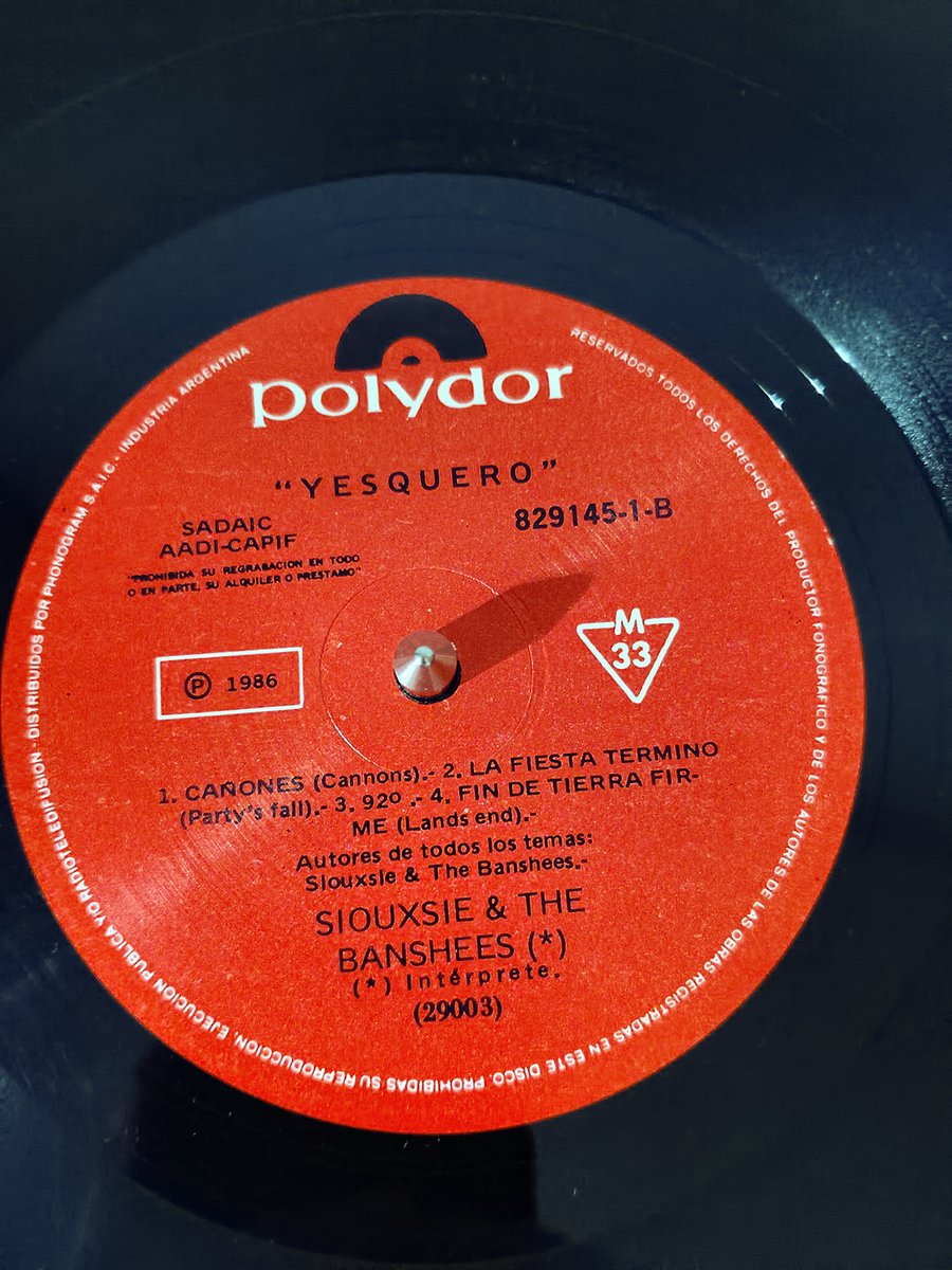 DoctorCosas's tweet image. #OTD en 1986 se publicó el 7mo álbum de estudio de @siouxsieandtheb "Tinderbox". En Argentina lo conocimos con esta portada totalmente alternativa, porque a la gente de Polygram le encantaba hacer estas cosas. @NewWaveAndPunk @PunkRockClub #Siouxsie #Postpunk