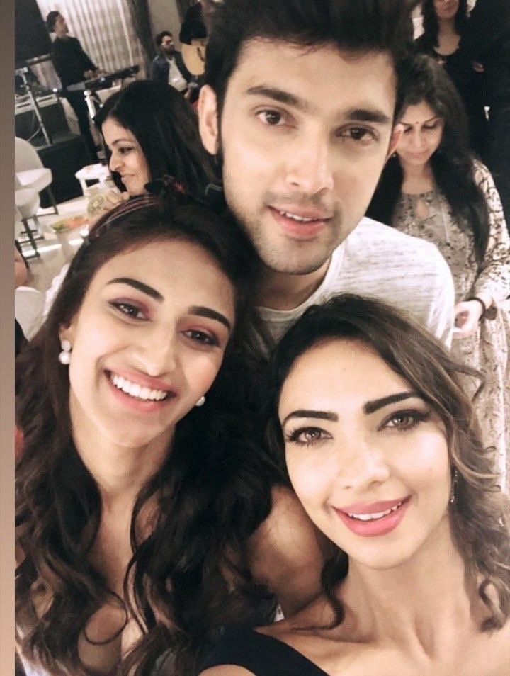 banana screaming in space🪐 tweet media