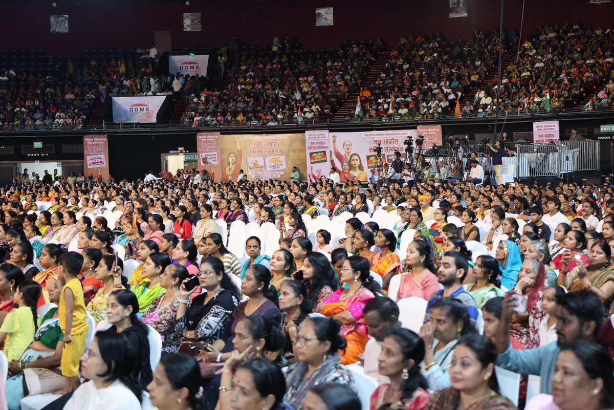 आज मुंबई येथे ‘नारी शक्ती वंदन अधिनियम’ला विरोध करणाऱ्या प्रवृत्तींच्या निषेधार्थ आयोजित जनआक्रोश महिला पदयात्रेत मोठ्या संख्येने महिला भगिनी सहभागी झाल्या. या पदयात्रेनंतर एनएससीआय डोम येथे मुख्यमंत्री श्री.देवेंद्रजी फडणवीस साहेब यांच्या मार्गदर्शनाखाली जन-आक्रोश महिला संमेलन
