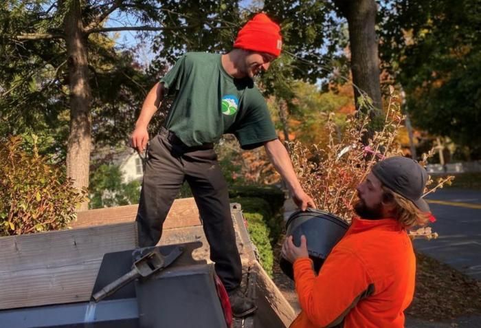 rateitgreen's tweet image. Six Ways to Prep Your Yard for Electric #Landscaping: buff.ly/3xzfHDo Check out these ideas by @ecoquietlawn to save money, reduce #noise &amp;amp; practice more #sustainable #lawncare! #lawns #health #emissions #electrification #decarbonization #home #maintenance #greenbuilding