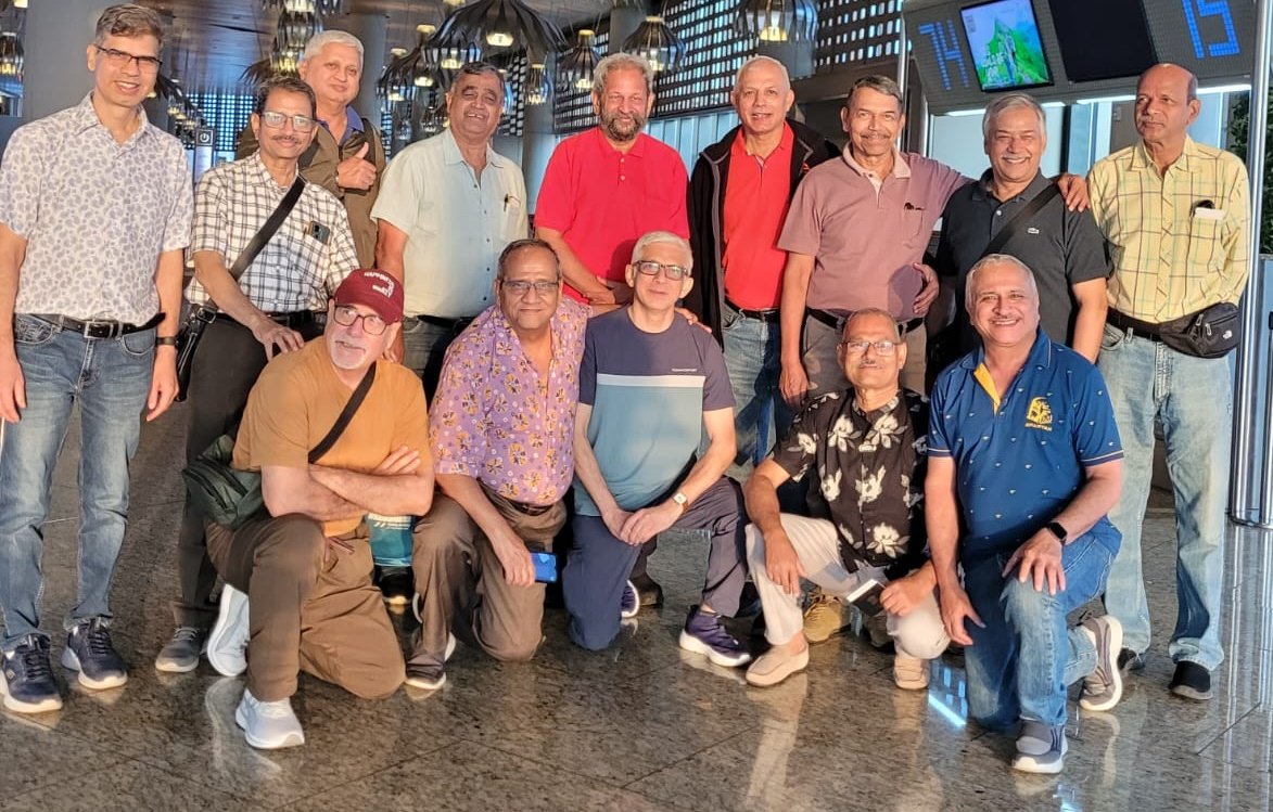 w_karve's tweet image. #japan #tour #memories
Navy Foundation Pune Chapter (NFPC) Japan Tour
Veterans at Mumbai Airport before departure to Tokyo Japan