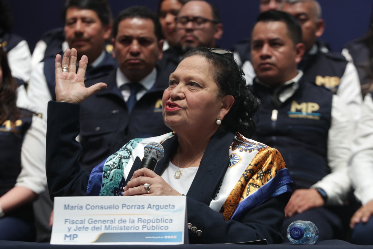 🤡 #ConsueloPorras intenta imponer su narrativa tras quedar fuera de la nómina a FiscalGeneral. Asegura “respetar” la decisión, pero insiste en que tenía la mejor calificación, cita a la CC y presume su anterior reelección como si eso la colocara por encima del proceso.

🚨⚖️