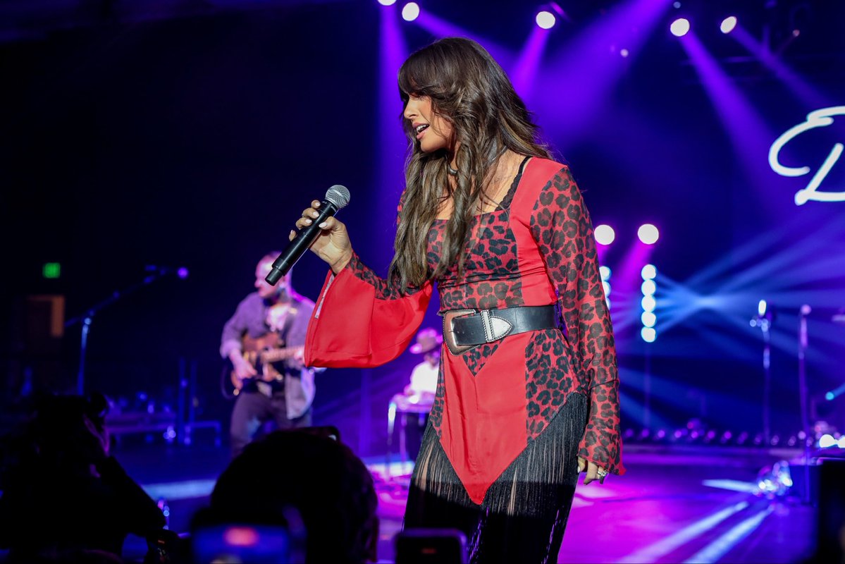 CRSOfficial's tweet image. Just like that I'm back to loving life again ❤️ Who was there for Ella Langley's New Faces performance? #countrymusic #newfaces #countryradio #crs2026
