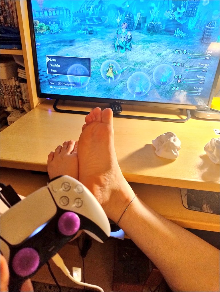 Does anyone want to take care of my feet while I play Play? ;3

#feetِ #gay #gayfeet #boy #boyfeet #twink #malefeet #soles #paws #barefoot