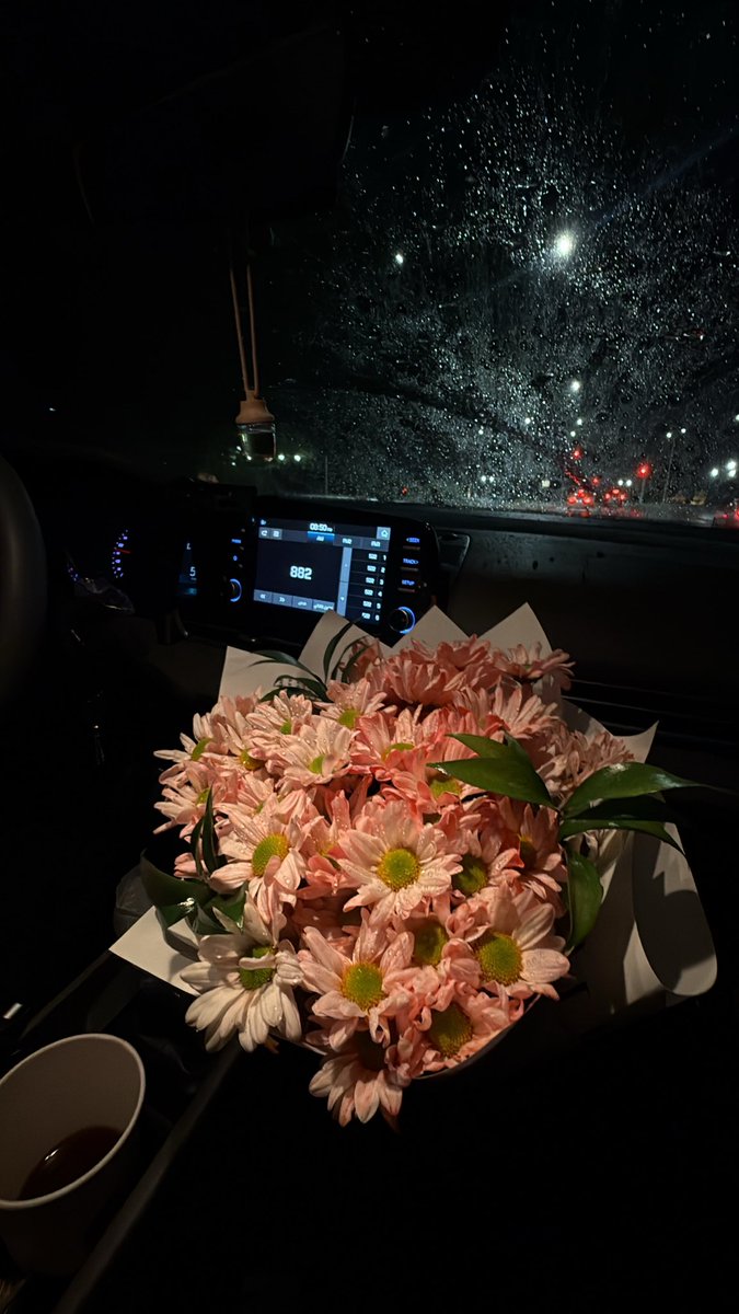 RA60ir's tweet photo. الجو مُمطر 
وحالة الطقس تقول « منوتي ليتك معي »
                           ❣️❣️❣️ https://t.co/QfuI6UCX8P