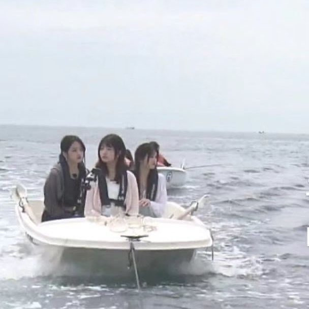 yiseoive's tweet photo. A tragedy in one act: Three sisters on a boat, zero fish in the water. 🪣🎣💔 We waited so patiently, but I guess we were just too popular for them! Currently in our feels. ☁️☹️ https://t.co/KEUkKoapUc