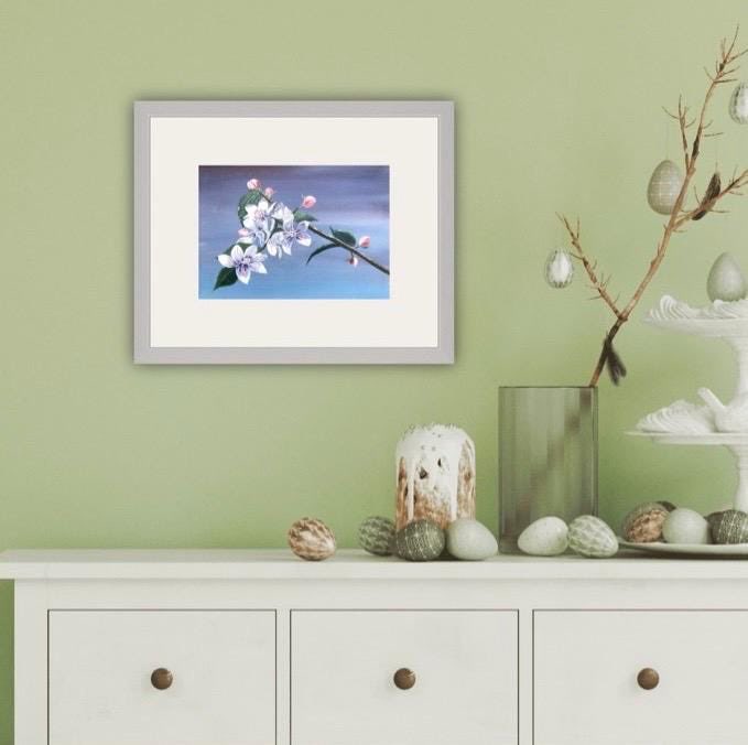 MormorJan's tweet image. Need an uplifting addition to your home? Take a closer at this Apple blossom framed original painting here: cardsbymormorjan.etsy.com/listing/832926… #MHHSBD #SMILEtt23 #CraftBizParty #shopindie #affordableart