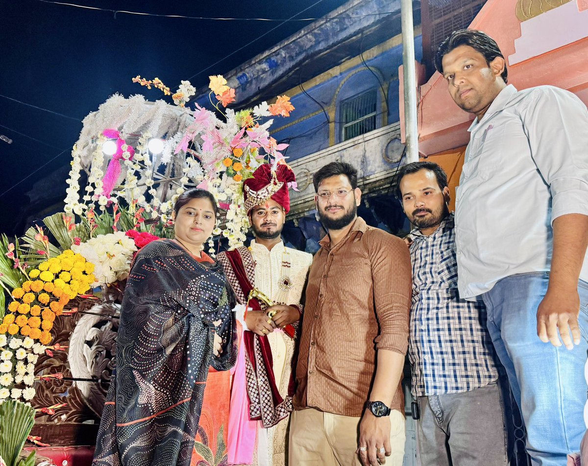 MLA_Meenakshi's tweet image. आज खुर्जा स्थित अशोका रोड पर नगर पालिका परिषद खुर्जा के सम्मानित सभासद भाई Golu Mahour की बारात में सभी साथियों के साथ पहुँच कर शुभकामनाएँ प्रेषित कीं….

#BJP4IND #BJP4UP #BJPWestUP #MLAMeenakshiSingh