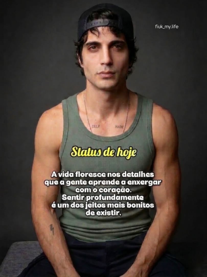 fiuk_life's tweet image. — ✍️🏼 Status de hoje 

A vida floresce nos detalhes 
que a gente aprende a enxergar 
com o coração.
Sentir profundamente 
é um dos jeitos mais bonitos
de existir. 

@Fiuk 

-

#mensagem #fiuk #fiuketes