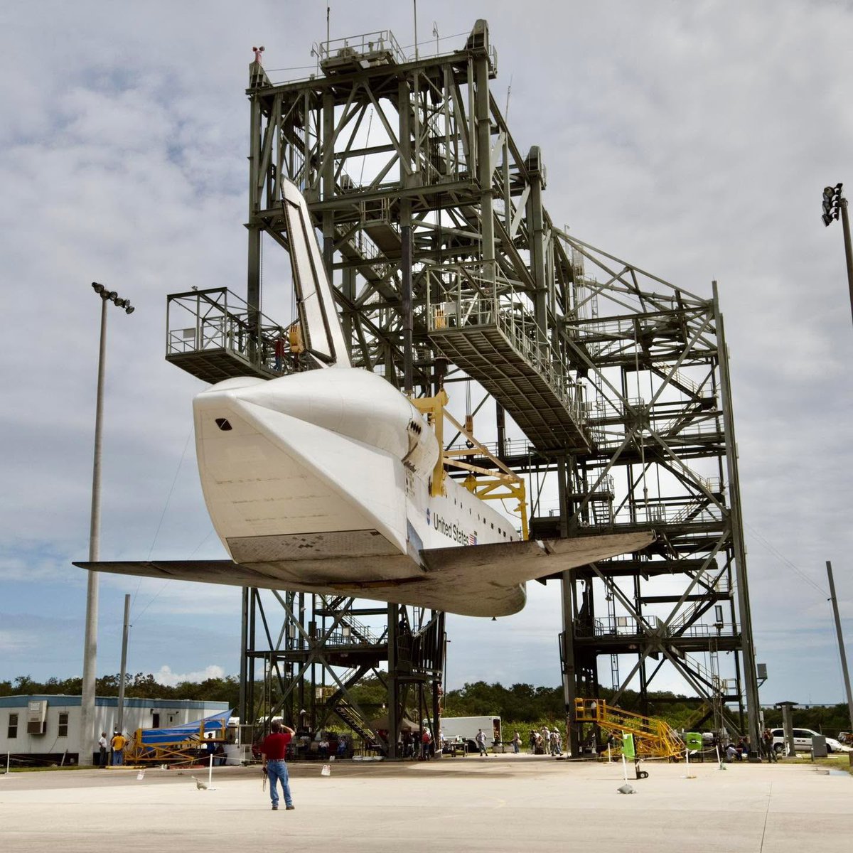 Boneyardsafari's tweet image. Per request, here is Orbiter OV-105 Endeavour on the mate demate gantry in 2012 ready for the 747SCA to roll underneath. #spaceshuttle #nasa #boneyardsafari #aviationsafari