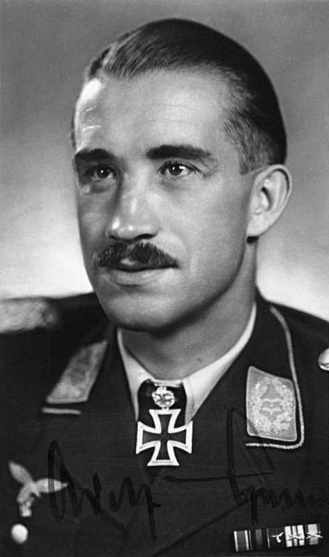 ArmaHobby's tweet image. At the end of the war, Adolf Galland flew his final combat mission in a Me 262. He returned wounded. The aircraft survived a few more chaotic days… then nearly vanished. Jakub Plewka traces the story:
armahobbynews.pl/en/blog/2026/0…
#Me262 #Galland #WWIIHistory #ArmaHobby #TTModelarze