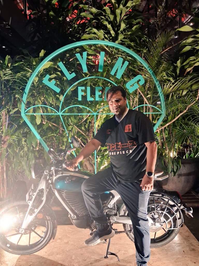 RamanPanigrahi1's tweet image. Just a chill night with my favourite people #party night banglore