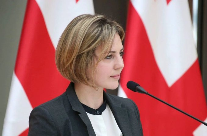 Batumi5News's tweet image. “In a remarkable incident, #powerful #Georgia Coalition member Anna Dolidze prevented journalist Anna Bruladze from continuing her live work while covering events on Rustaveli Street.”