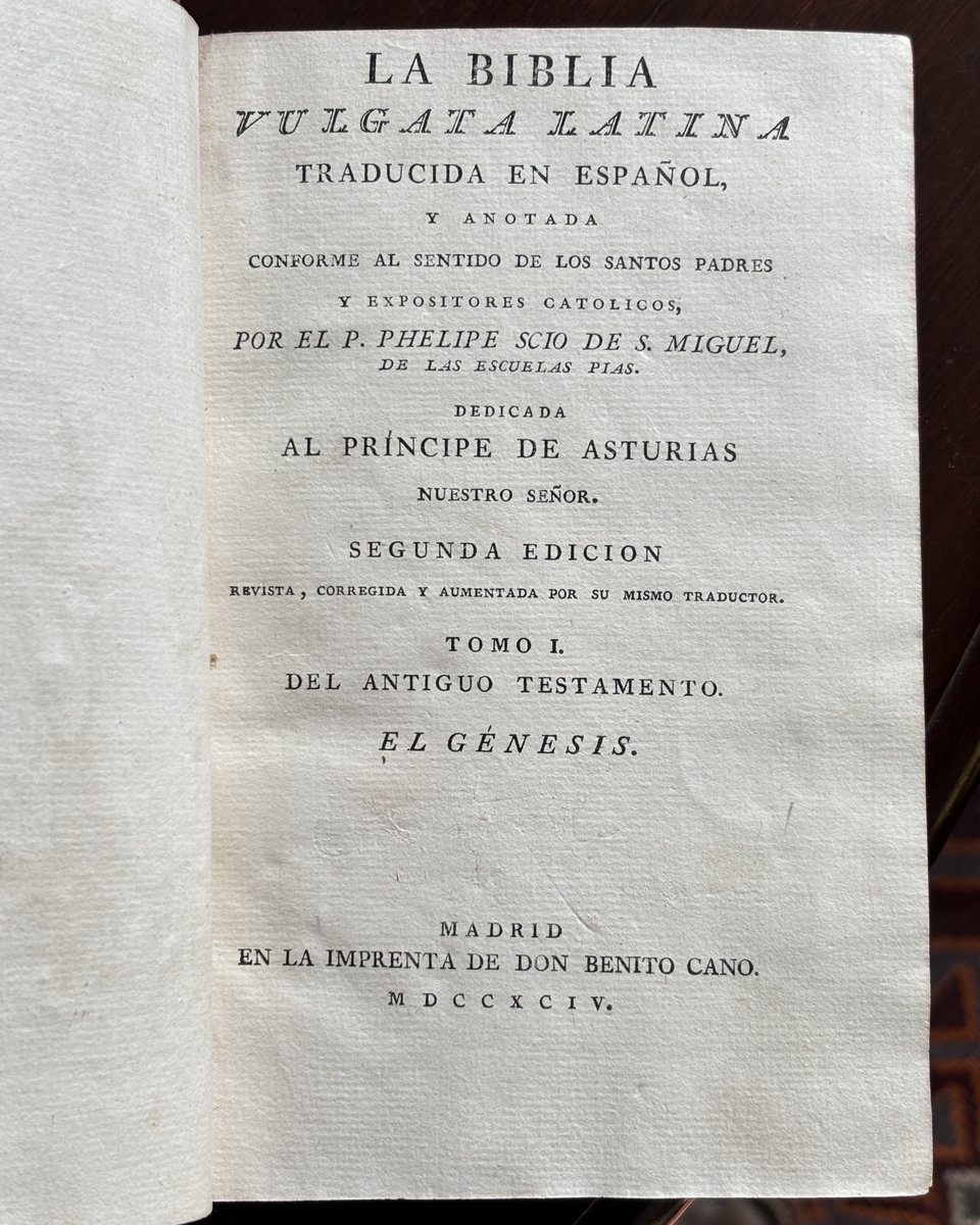 CarlosOlivoV's tweet image. La «BIBLIA VULGATA» de Felipe Scío de San Miguel
Me he hecho con siete de los 18 volúmenes de esta magnífica traducción de la Vulgata Latina al español, que en su 2da edición revisada se publicó entre 1794 y 1797. Hoy me ha llegado el difícil de encontrar 1er volumen.
#Biblia