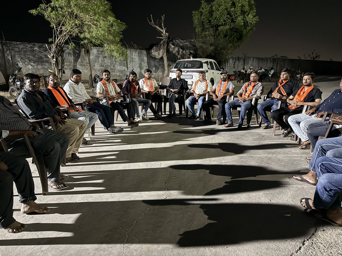 DipeshKatariy7's tweet image. આજ રોજ અંજાર તાલુકા યુવા મોરચા દ્વારા ખેડોઈ જિલ્લા પંચાયત માં આવતા ગામો સંઘડ,માથક, રામપર, તુણા ગામોમાં ખાટલા બેઠક, ચાય પે ચર્ચા બેઠકો થઈ . સૌ યુવાનો ખૂબ ઉત્સાહ પૂર્વક ભાગ લીધો અને તેની સાથે સંવાદ કરવામાં આવ્યો .

અંજાર તાલુકા યુવા મોરચાના કાર્યકર્તાઓએ બેઠકો માં ભાગ લીધો.
#bjym