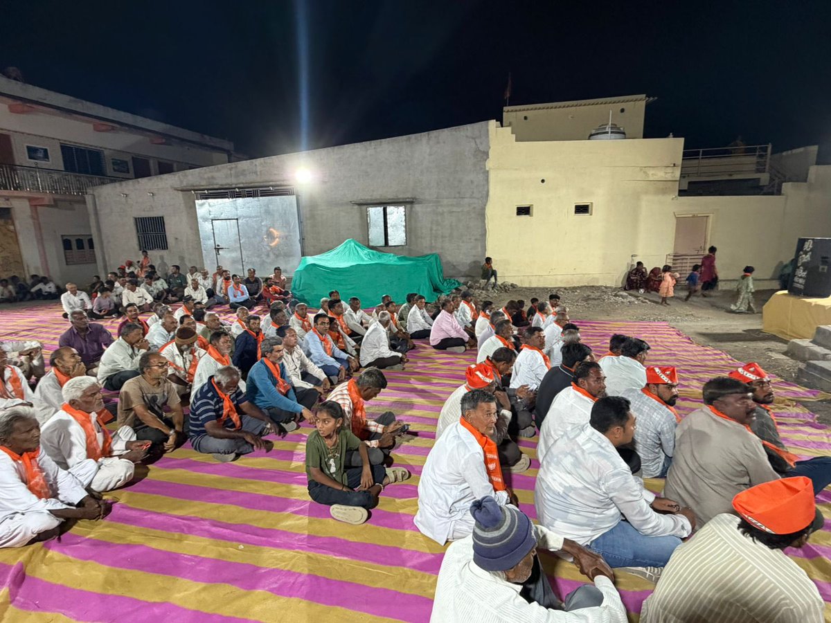 rajeshchudasma's tweet photo. ગીરસોમનાથ જિલ્લાના ગીરગઢડા તાલુકાના ફટસર ખાતે સ્થાનિક સ્વરાજ્યની ચૂંટણી અંતર્ગત ગ્રામજનો સાથે સંવાદ કર્યો.
 #કમળ_ખીલશે_વિકાસ_જીતશે https://t.co/yP8lgY2qPd
