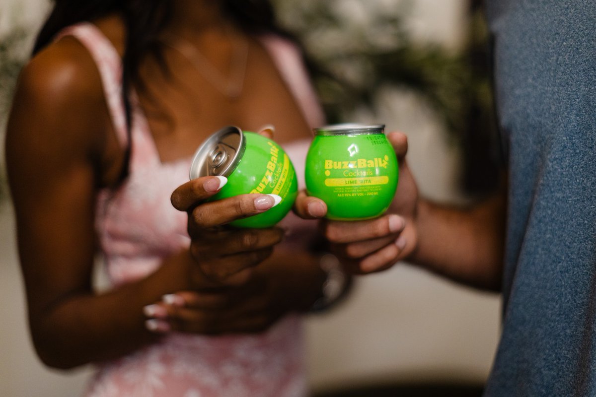 AlabamaCrown's tweet image. When we tell you that you need a "little treat", this is what we actually mean. The @buzzballz Lime Tequila 'Rita is ready-to-drink and fits in the palm of your hand. Treat yo'self!

#TreatYoself #BuzzBallz #LimeRita