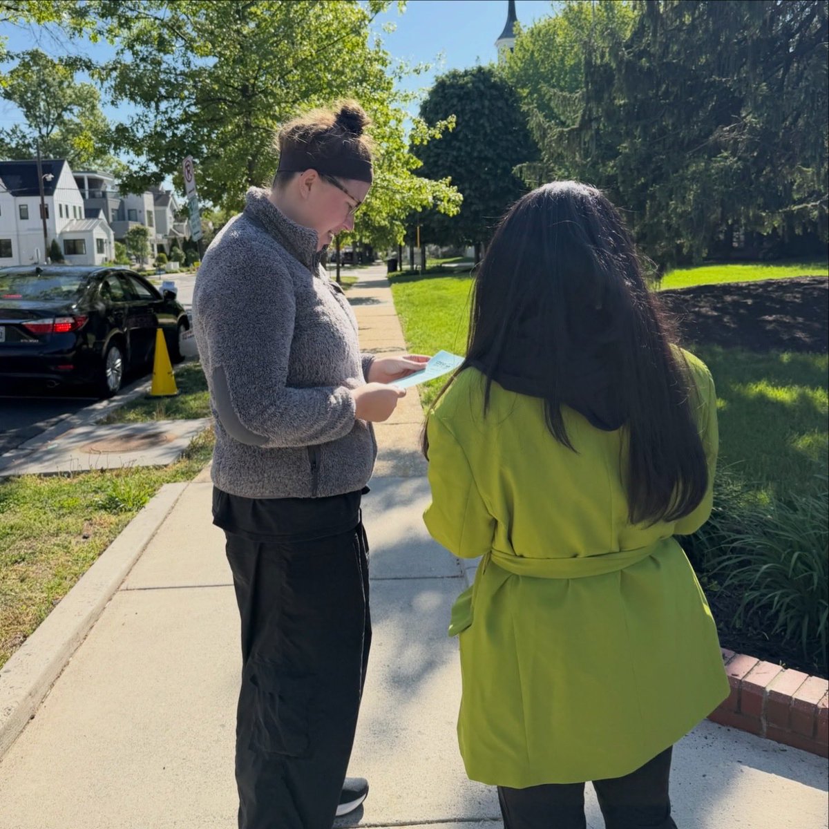 AdeleMcClure_'s tweet image. Out greeting voters at the polls in my district! Lots of Vote YES energy out here! 

iwillvote.com/va
#VoteYES #Virginia
