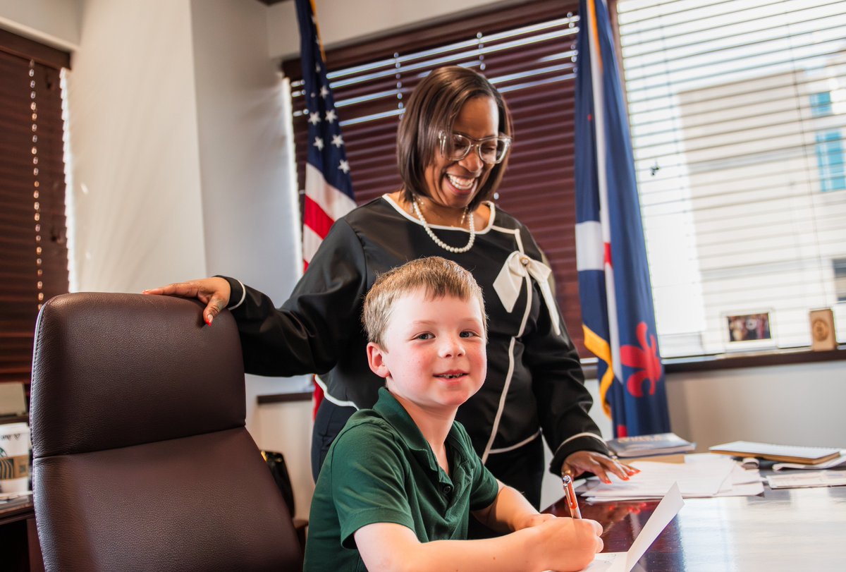 Mayor Sharon Tucker tweet media