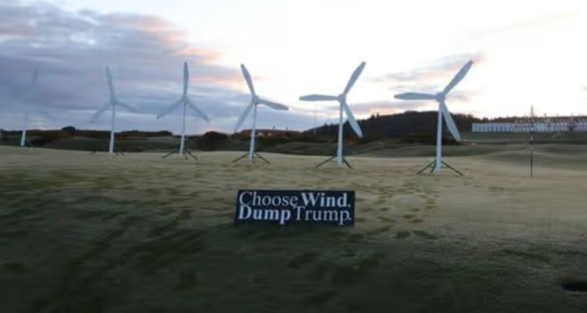 namwella1961's tweet image. Irish Star: Greenpeace activists erected a mock "wind farm" on the 4th green of one of Trump's Scottish golf courses to challenge his opposition to wind energy.  Golfers were also met with a sign saying: "Choose Wind, Dump Trump." 😅
#TrumpIsUnfitForOffice #VoteOutRepublicans
