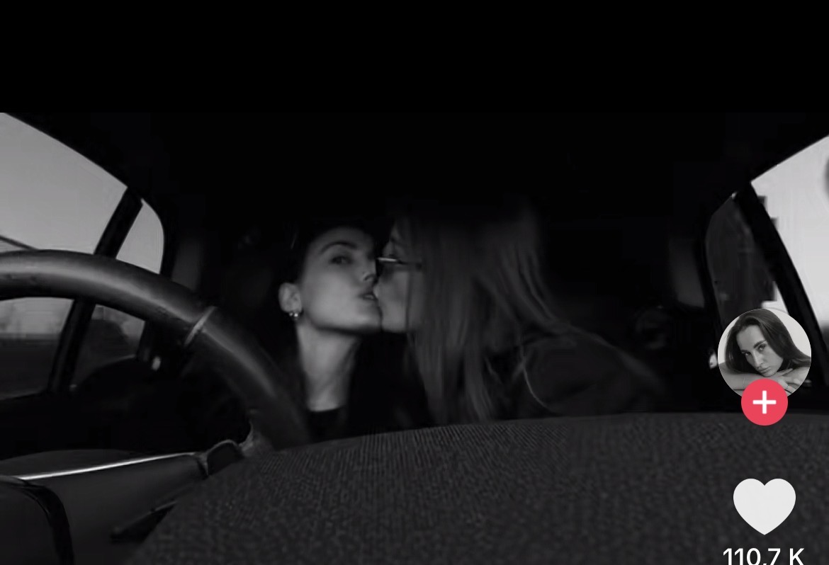 isabo60's tweet image. They're so beautiful they look like they're in a romantic Italian black and white film; she could play some of the most beautiful actresses 💕✨ #scarlet