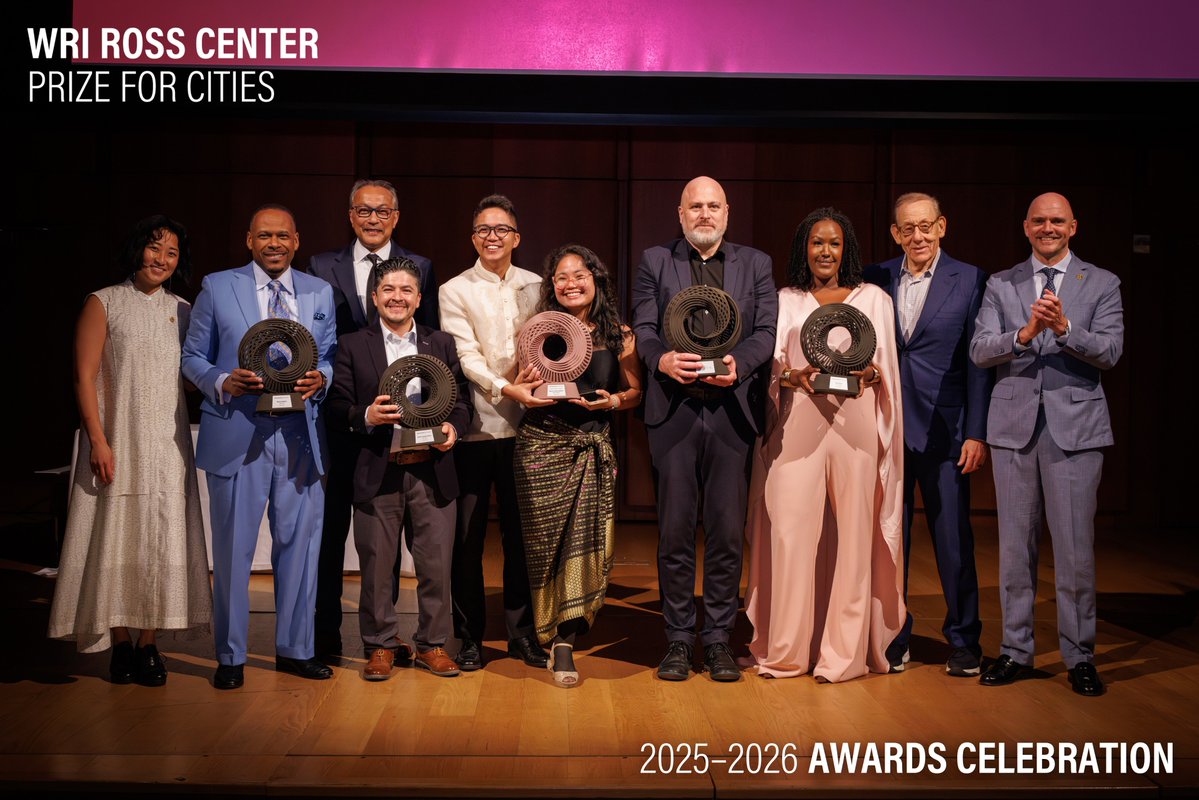 WRIRossCities's tweet image. ICYMI, last night, we honored the 5️⃣ outstanding @WRIRossCities #PrizeforCities finalists catalyzing healthy #cities.

1️⃣ project stood out.

A youth-led movement for transport reform from Manila, 🇵🇭, @MoveAsOnePH took home the $250k grand prize 🏆.

👉 bit.ly/41JOVbQ