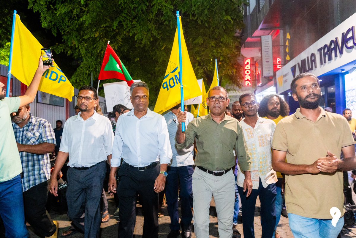 މާޒީގެ އުޖާލާ މަންޒަރުތައް 
މާރީތި އުފާވެެރި ކުރެހުންތައް
ދާތީ އަދު ހާމަވަމުން ކުލަތައް
ތާރީޚު އަލުން މި އިޔާދަ ވަނީ
#RestoreMDP